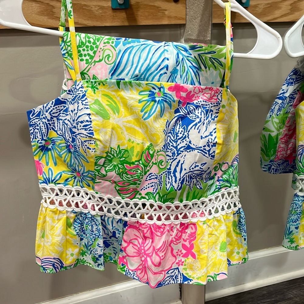 Lilly Pulitzer 2 piece top/skirt size 2, new and beautiful. Wear 3 ways!